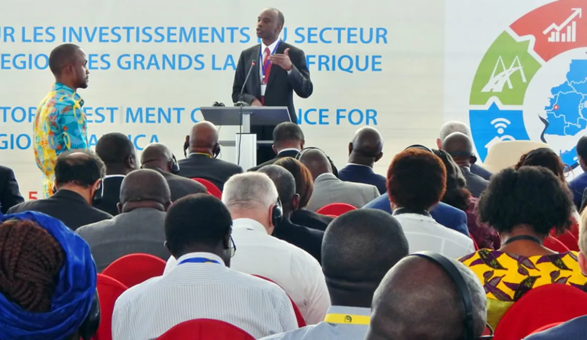 Le Sous-Secrétaire général M. Modibo Touré prend la parole à la cérémonie de clôture de la Conférence sur l’investissement du secteur privé dans la région des Grands Lacs tenue à Kinshasa (RDC) le 25 février 2016 (Ph. Penangnini Toure) Le Sous-Secrétaire général M. Modibo Touré prend la parole à la cérémonie de clôture de la Conférence sur l’investissement du secteur privé dans la région des Grands Lacs tenue à Kinshasa (RDC) le 25 février 2016 (Ph. Penangnini Toure)