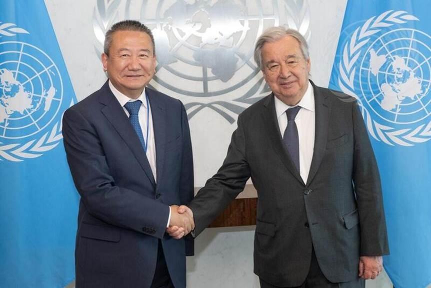 UN Secretary General poses for Photo with Special Envoy Xia